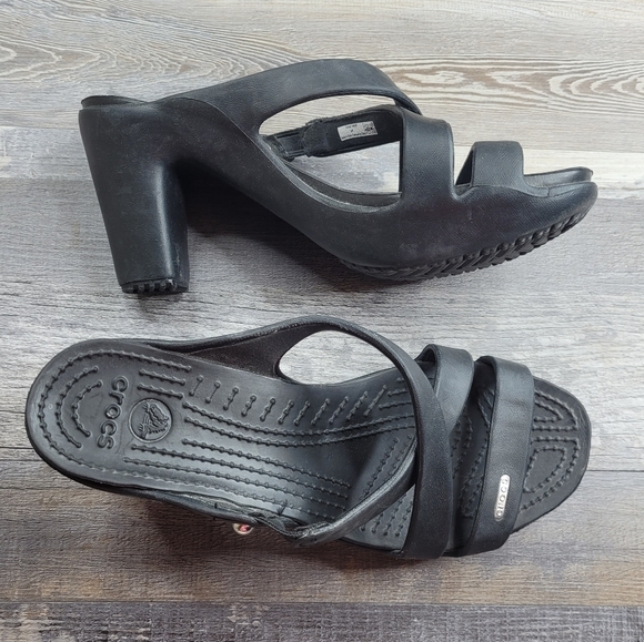 Crocs Women's 9 Black Cyprus IV heels sandals - Picture 1 of 8